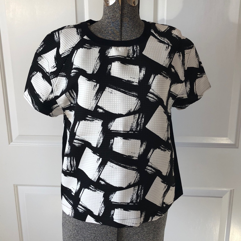 NEW! Banana republic, black, and white, short sleeve crewneck blouse